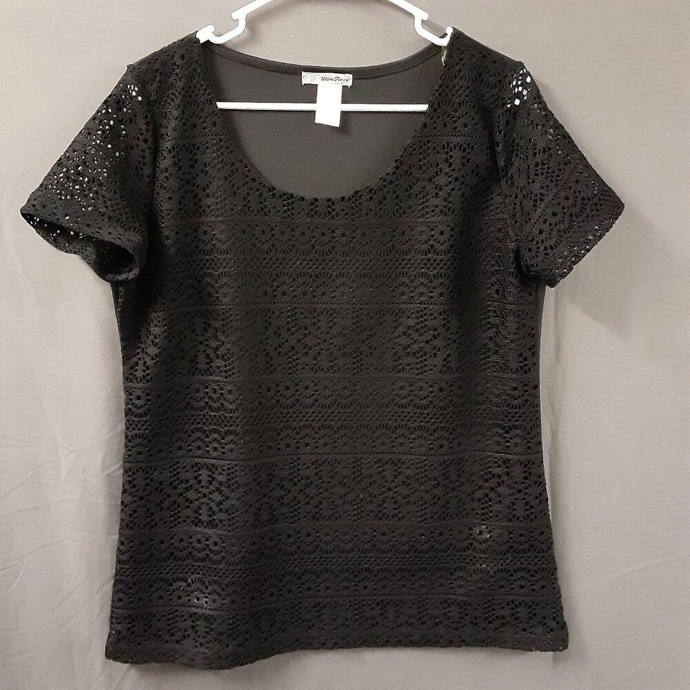 ULTRA TEEZE Woman's Blouse Size LARGE Pullover Black Lace Lined Short Sleeve